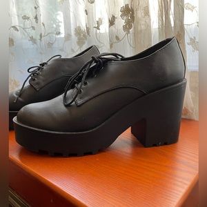 DIVIDED Black Platform Oxford Shoes
